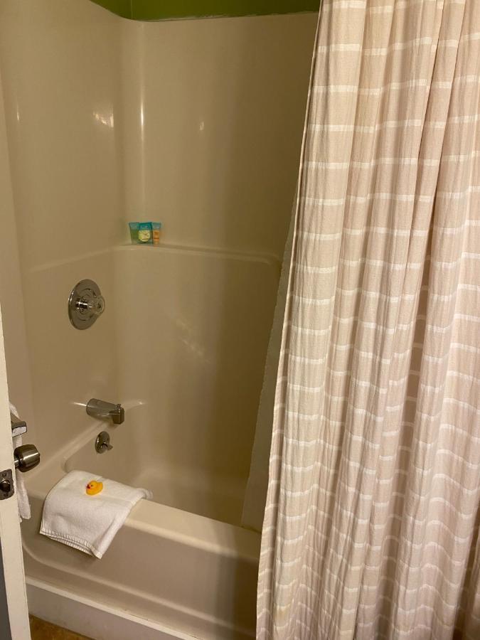 Bristol Suites Luaran gambar